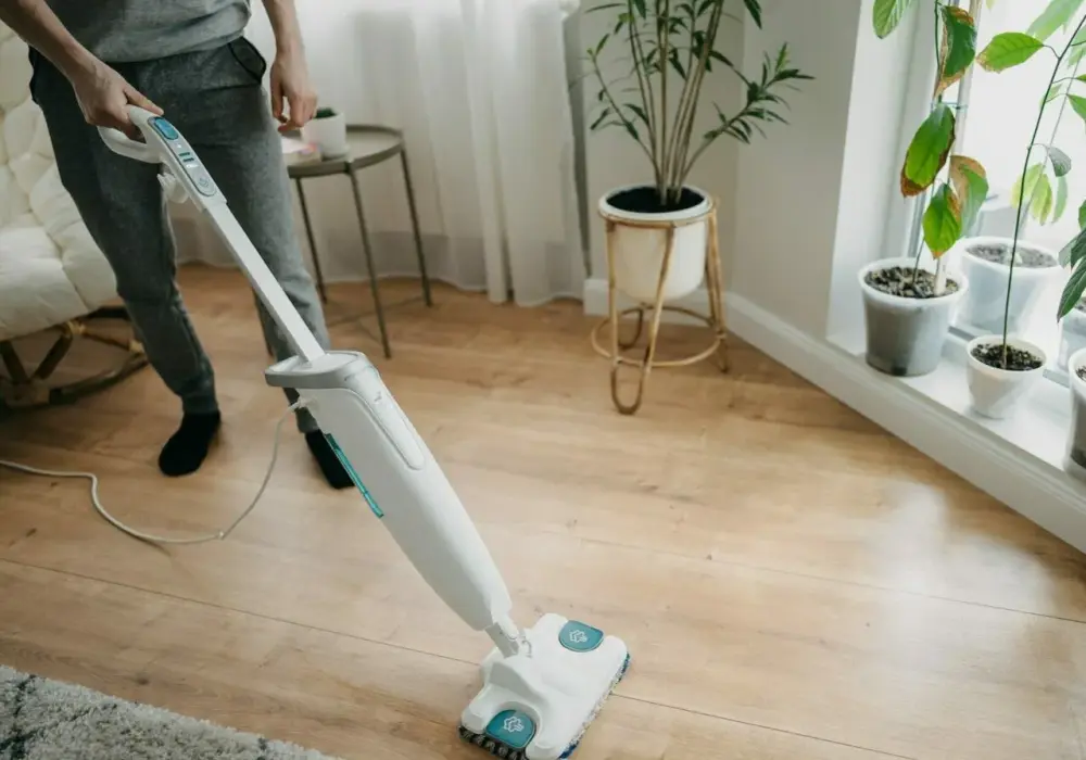 Mop parowy do paneli - Czy można go używać bez ryzyka?