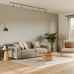Nowoczesny salon z sofą, fotelem i stolikami. Inspiracja, jak wykończyć panele przy oknie tarasowym, by stworzyć przytulną przestrzeń.