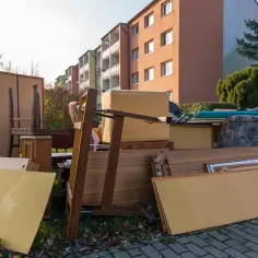 Czy panele to odpady wielkogabarytowe? Dowiedz się, jak je wyrzucić