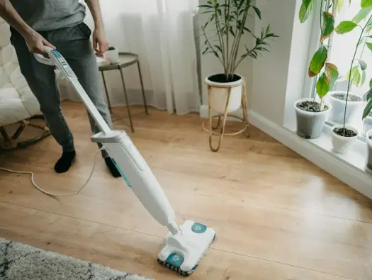 Mop parowy do paneli - Czy można go używać bez ryzyka?
