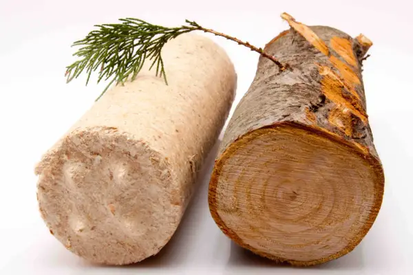 Brykiet czy drewno do kominka - co lepiej grzeje, a co daje klimat?