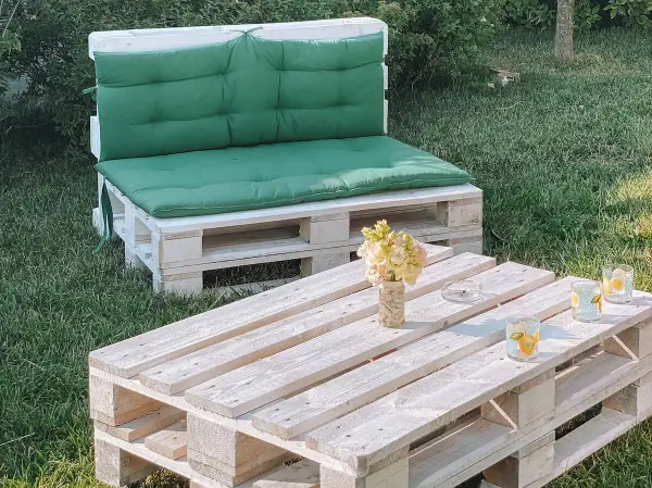 Jak zrobić samemu meble z palet - proste i tanie pomysły DIY